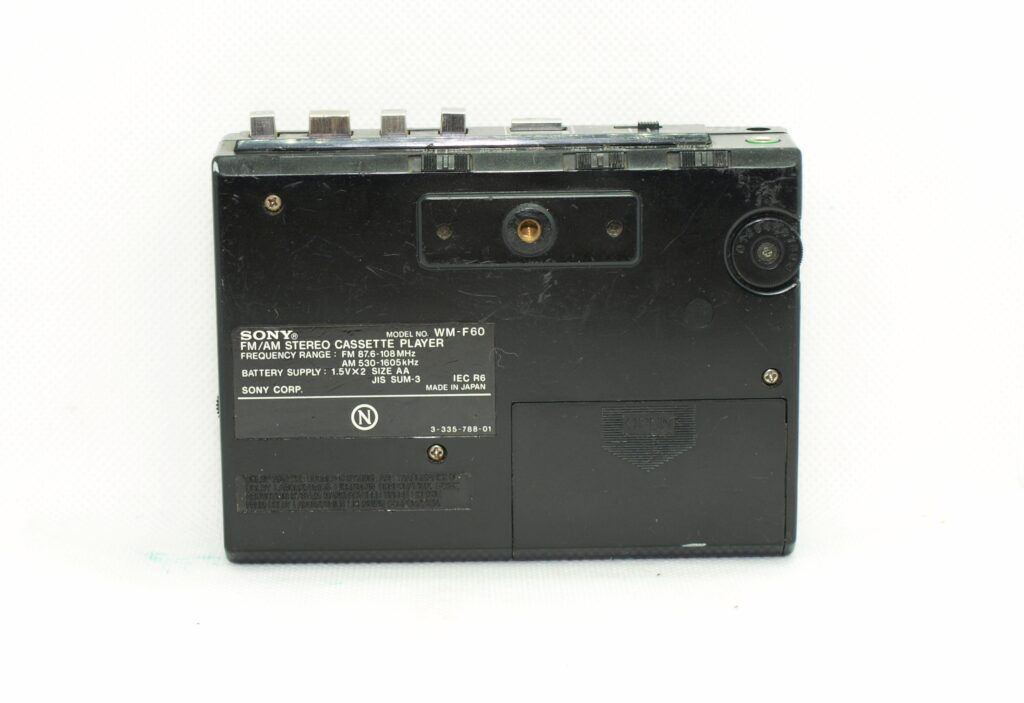 SONY-WALKMAN-WM-F60-4-1024x703.jpg