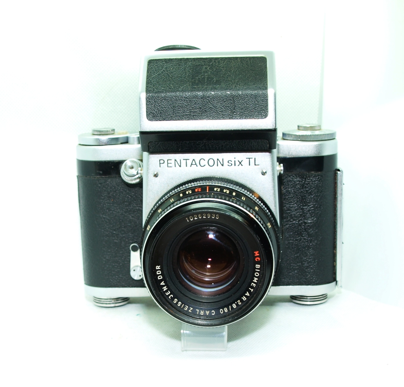 Pentacon SIX TL PRISM Medium Format Film Camera with Carl Zeiss