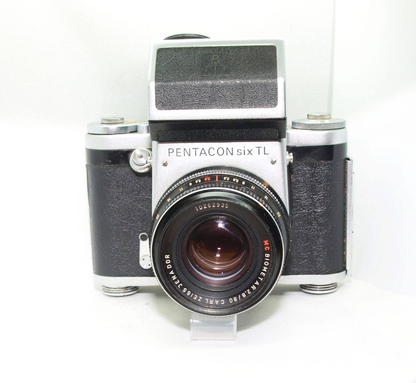 Pentacon SIX TL PRISM Medium Format Film Camera with Carl Zeiss