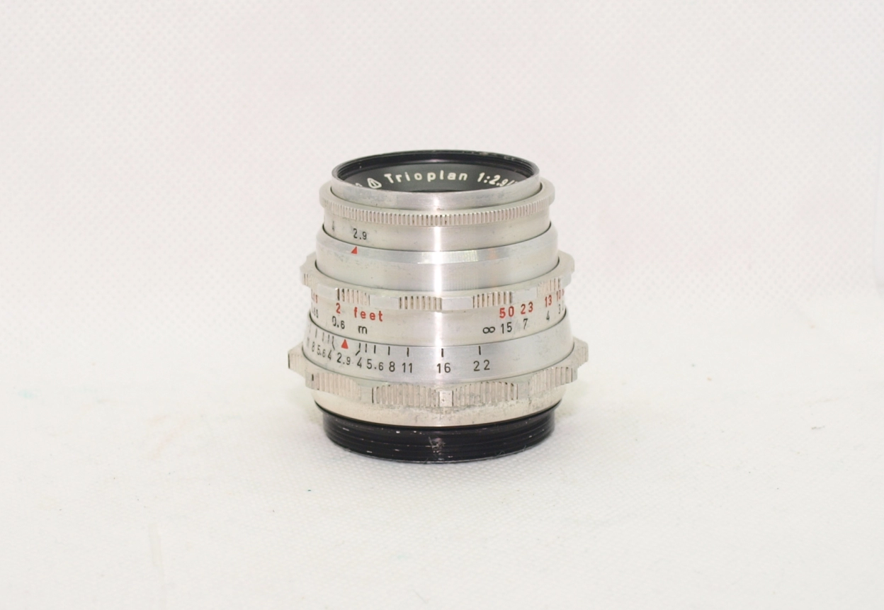 Meyer-Optik Trioplan Red V 50mm f/2.9 lens close-up